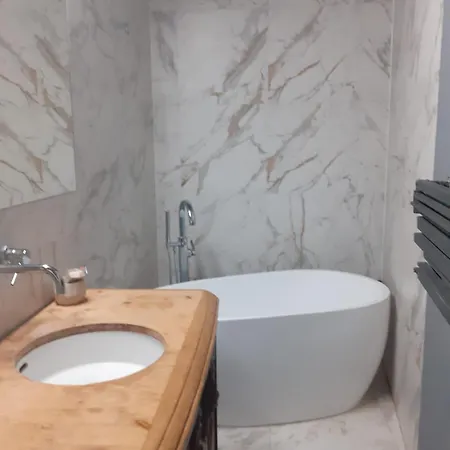 Riverside Retreat On Parkowa *